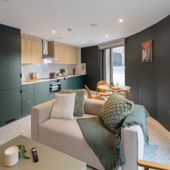 Classic Ensuite, Upper Floors - Image 11