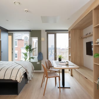 Deluxe Studio, Upper Floors - Image 2