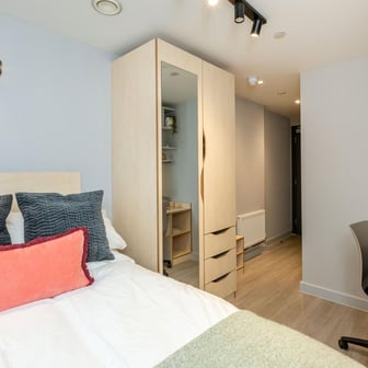 Classic Ensuite - Image 1