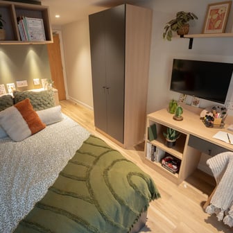 Classic Ensuite, Lower Tower - Image 9