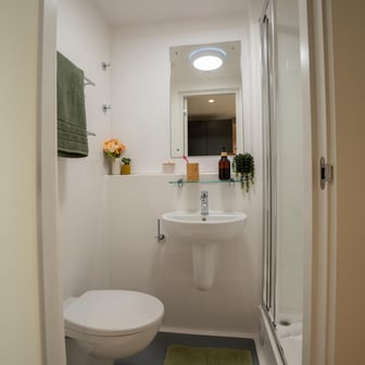 Classic Ensuite, Mid-Tower - Image 26