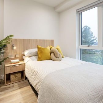 Deluxe Studio - Image 1