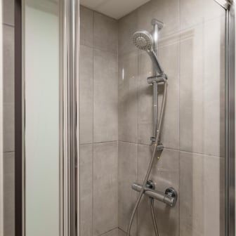 Classic Ensuite - Image 11