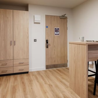 Large Gold Studio - Image 2