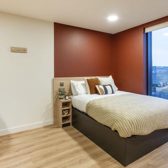 Large Gold Studio - Image 1