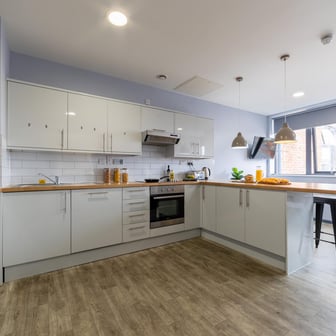 Silver Ensuite - Image 14