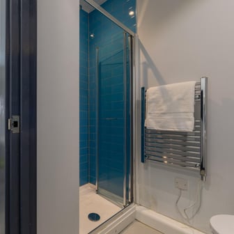 Silver Ensuite - Image 9