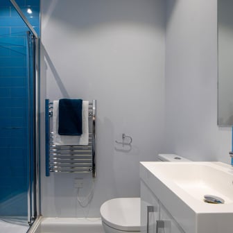 Silver Ensuite - Image 11