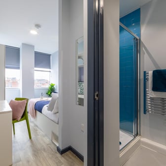 Silver Ensuite - Image 17