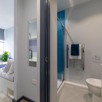 Silver Ensuite - Image 18