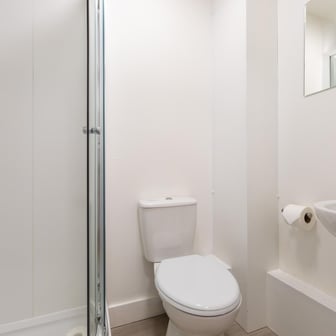 Gold Ensuite - Image 7