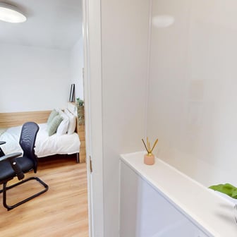 Bronze Ensuite - Image 4