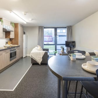 Premium Plus 5 Bed Ensuite - Image 3