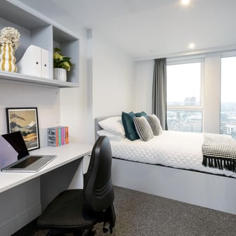 true Sky Deluxe Studio - Image 1