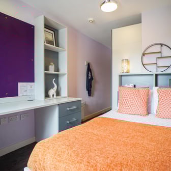 5 Bed Gold Ensuite - Image 2