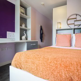 5 Bed Gold Ensuite - Image 1