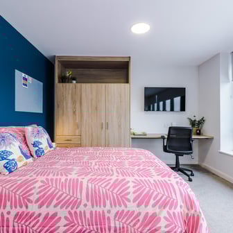 Penthouse Studio - Image 3