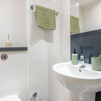 Deluxe Ensuite - Image 7