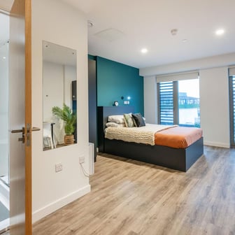 Deluxe Studio - Image 1