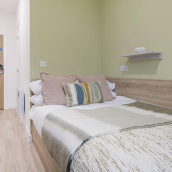 Classic Ensuite - Image 2