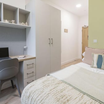 Classic Ensuite - Image 1