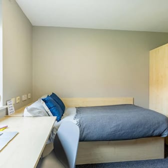 Classic 2 Bed Flat - Image 1