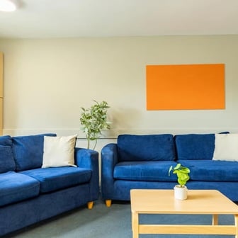 Classic 3 Bed Flat - Image 2