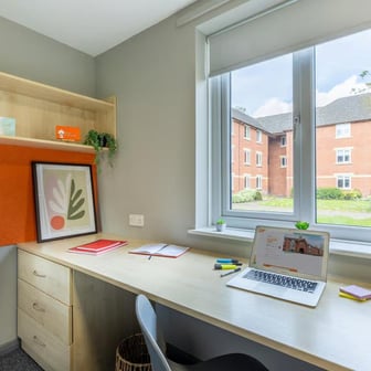 Classic 3 Bed Flat - Image 3