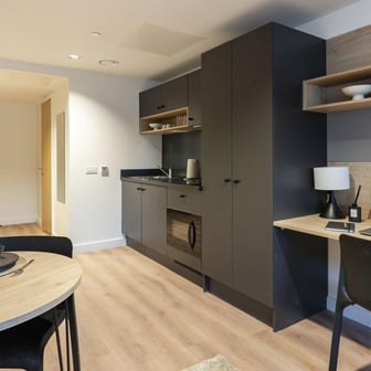 Deluxe Studio - Image 5