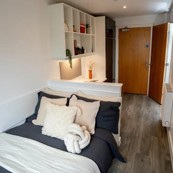 Two Bed Club Apartment - Image 3