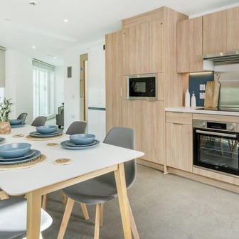 Classic 7-8 Bed Ensuite - Image 2