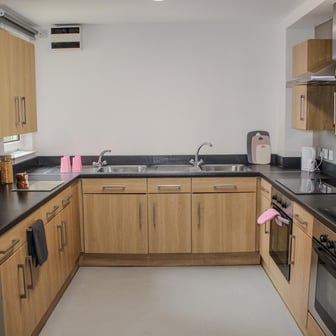 Ensuite - Silver - Image 12