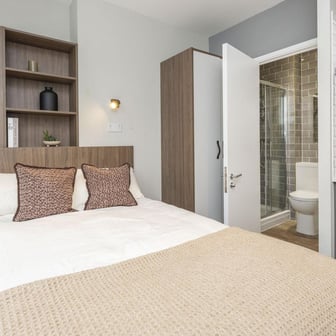 Silver Studio - Image 1