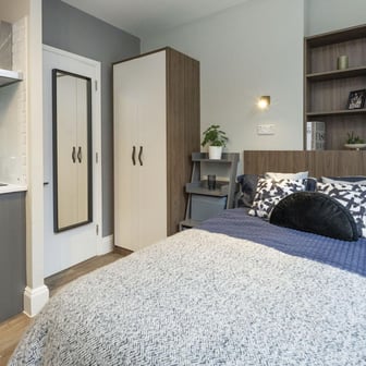 Gold Studio - Image 1