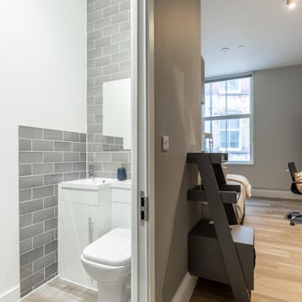 Gold Ensuite - Image 4