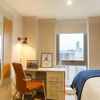 7 Bed Ensuite - Image 2