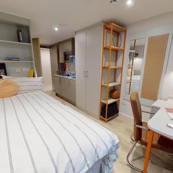 Deluxe Cluster Studio - Image 1