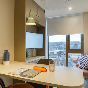 One Bed Apartment - Image 4