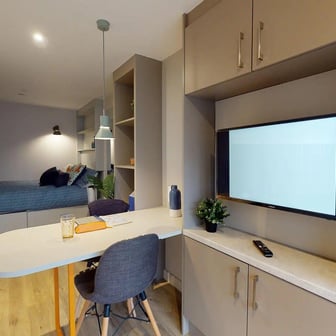 One Bed Apartment - Image 3