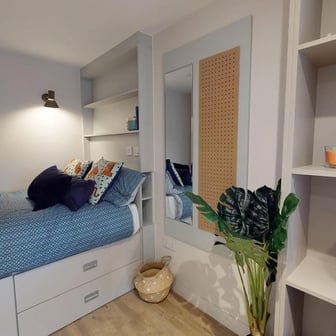 One Bed Apartment - Image 1