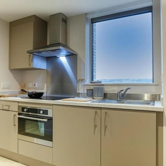 One Bed Apartment - Image 7