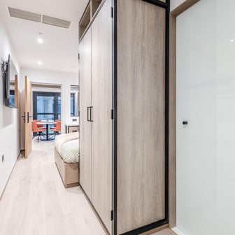Large 2 Bedroom - Image 6