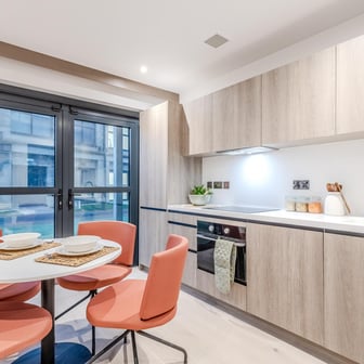 Large 2 Bedroom - Image 7