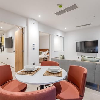 Large 2 Bedroom - Image 8