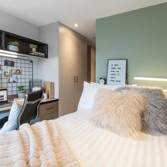 4 Bed Apartment - Image 2