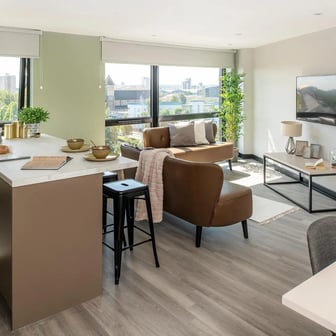 Ultra Premium 5 Bed Apartment Larger Room - Image 4