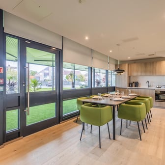 Large 4 Bedroom - Image 4