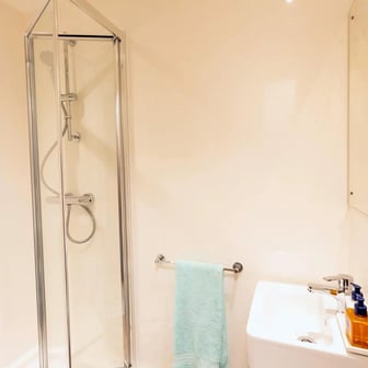 12 Bed Cluster Ensuite - Image 8