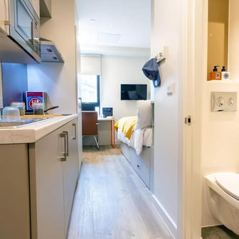 Ultra Cluster Studio - Image 2