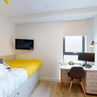 Penthouse Studio - Image 1